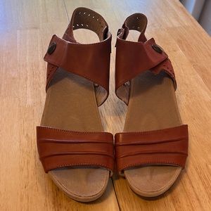 Earth Barbados Sandal size 10